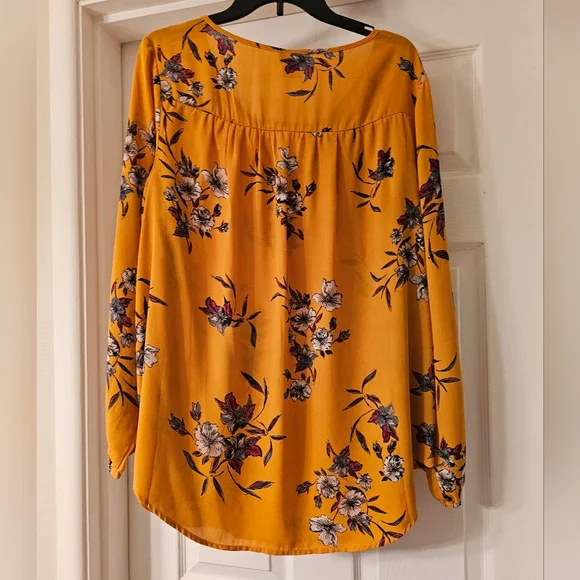 Torrid Keyhole Top - Picture 7 of 7